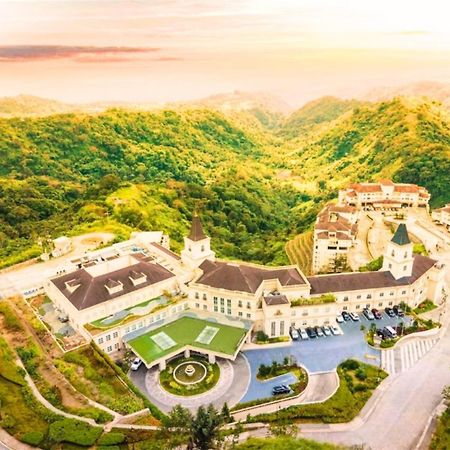 Twin Lakes Hotel Tagaytay City Екстер'єр фото