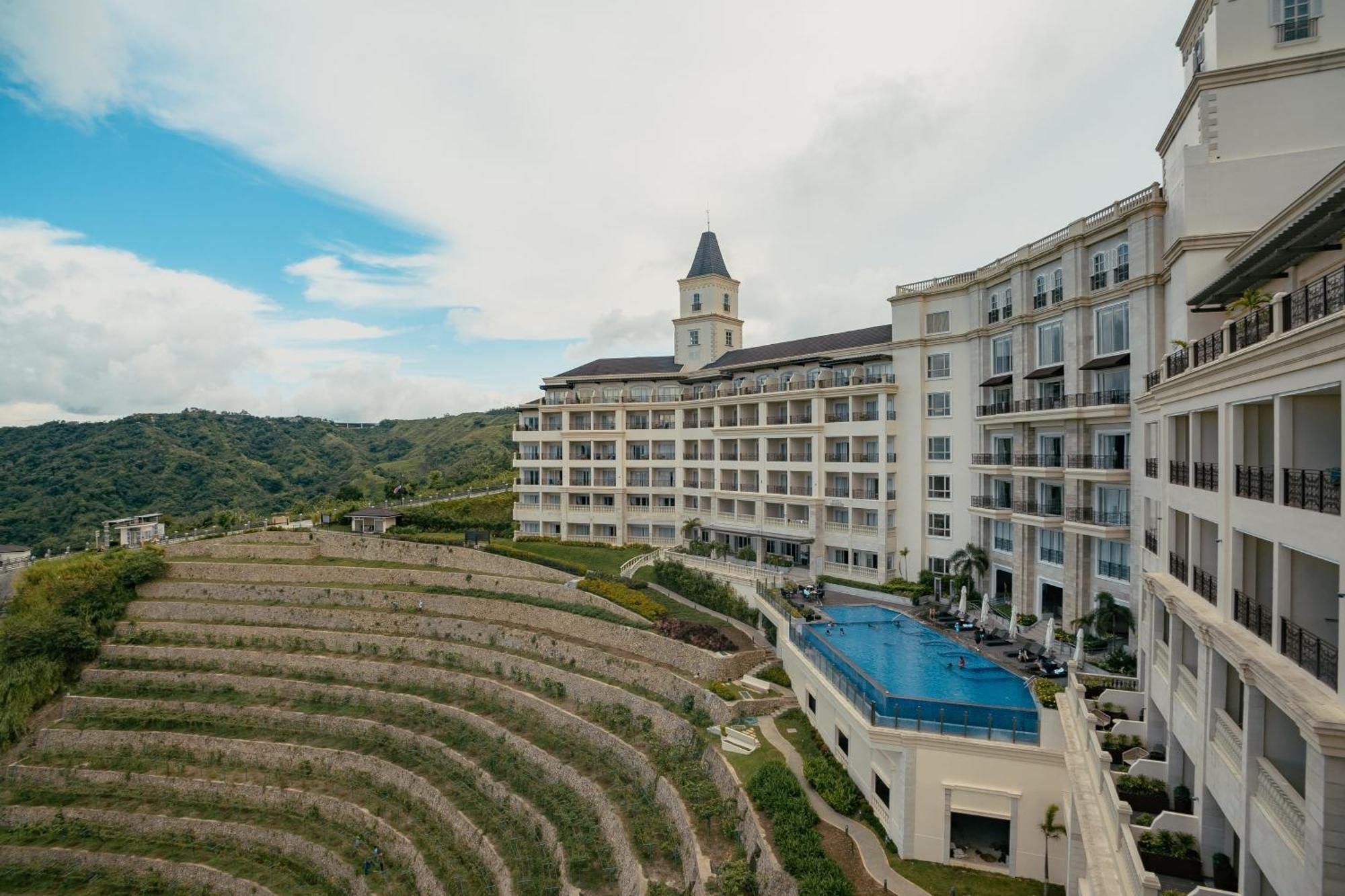 Twin Lakes Hotel Tagaytay City Екстер'єр фото