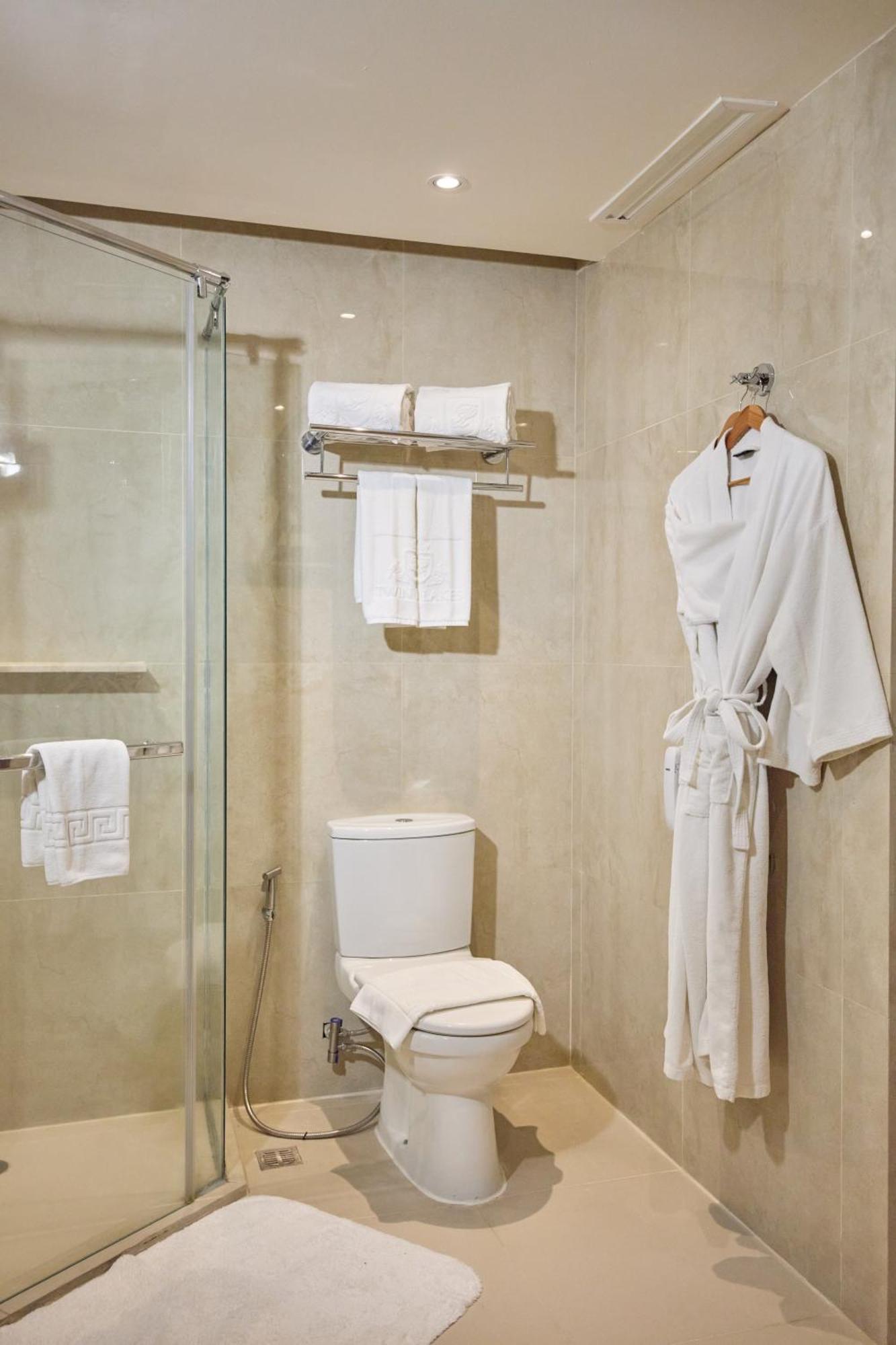 Twin Lakes Hotel Tagaytay City Екстер'єр фото