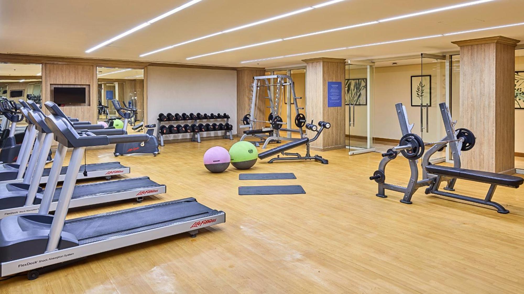 Twin Lakes Hotel Tagaytay City Екстер'єр фото