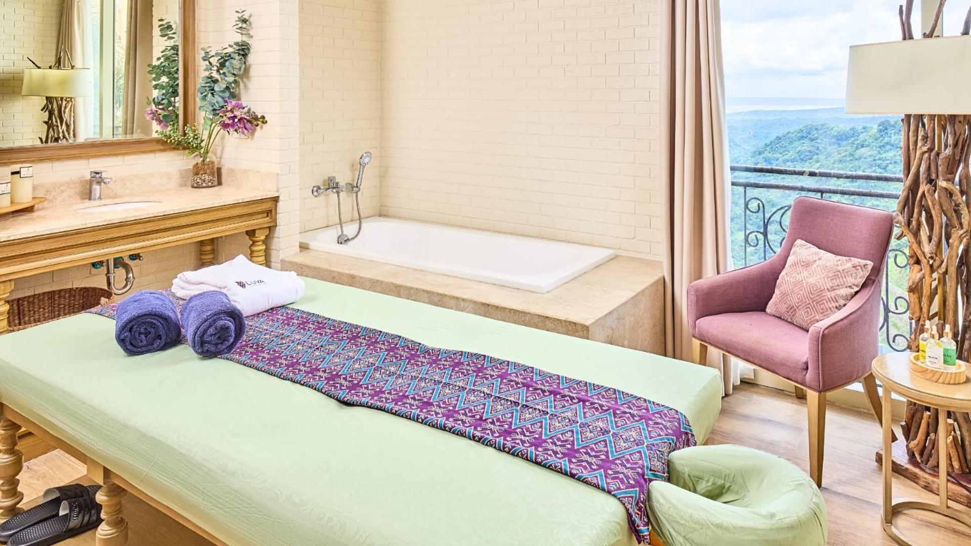 Twin Lakes Hotel Tagaytay City Екстер'єр фото